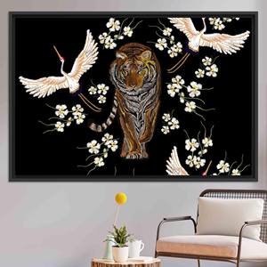 Elegante cuadro impreso en lienzo: decoración japonesa con tigre y grullas, lienzo con marco negro - Product Image 1