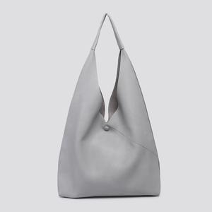 Bolso hobo de cuero marrón de gran tamaño, bolso de mano grande para todos los días con logotipo personalizado, función suave para el día a día, para el día a día, para el día a día - Product Image 1