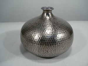 Vase à Fleurs en Métal Martelé Laiton Antique - Product Image 6