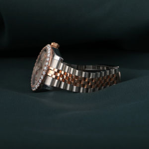 Montre de haute qualité uniquement avec lunette sertie de diamants, personnalisée avec un cadran blanc Mop lumineux, montre hip-hop sertie de diamants Moissanite - Product Image 2