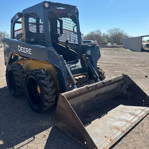 Chargeuse compacte John Deere 318D de 2012 avec moteur diesel, hydraulique Eaton et pneus haute performance à vendre - Product Image 1