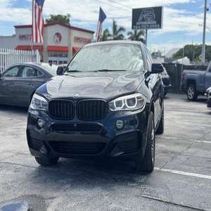 Asientos de Cuero Negros para SUV X6 Usados del 2019 - Product Image 1