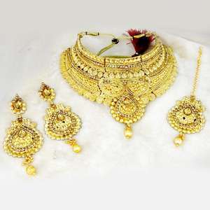 Kriaa <b>Fine</b> <b>Jewelry</b> <b>Set</b> 1107910A-Elegant Maang Tikka and Choker Necklace - Product Image 1