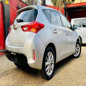 Condición Premium Toyota Auris automático bastante usado fresco y limpio volante a la izquierda y derecha Velocidad máxima a la venta - Product Image 4