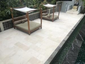 Revêtement de sol extérieur design moderne Pavés en calcaire blanc Finition de surface divisée naturelle Blocs de carreaux en calcaire de Bali blanc Salle de bains - Product Image 3