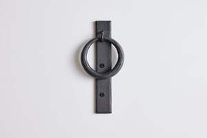 Guirnalda de hierro Anillo de entrada redondo Aldaba de puerta Duradero y elegante Vendedor superior para Home Hotel Villas; para dormitorios modernos - Product Image 4