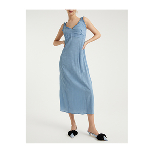 Vestido Midi de Alta Calidad para Mujer con Cuello Colgante y Escote Bajo - Product Image 4