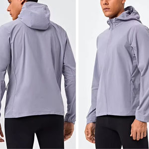 Verano Color brillante 100% Poliéster Imprimir Su logotipo Ligero Cremallera completa Chaqueta de gimnasio ligera Portátil Impermeable Liso teñido - Product Image 3