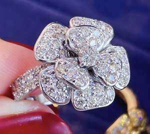 Anillo de Plata de Ley 925 Certificado con Morganita y Perla de Agua Dulce, Diseño Floral de Lujo Vintage, con Pavé Fino - Product Image 3