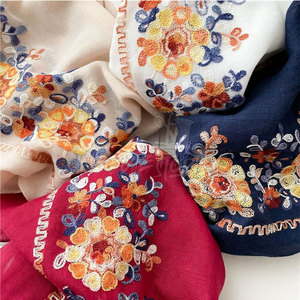 Bufanda de seda bordada a mano plegable de alta calidad Material duradero resistente Bufanda de seda bordada a mano - Product Image 3