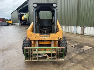 Minicargadora Usada Barata Mustang 2054 con Motor Kubota y Bomba Hidráulica MOOG en Venta - Product Image 4