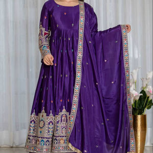 Presentamos la Nueva Colección de Vestidos de Seda Chinnon Pura y Pesada - Conjunto de Pantalón y Dupatta Completamente Cosido, Listo para Usar - Product Image 1