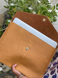 Housse d'ordinateur portable vintage en cuir véritable durable avec fermeture à rabat pour le travail et l'étude GLS-0220 - Product Image 2