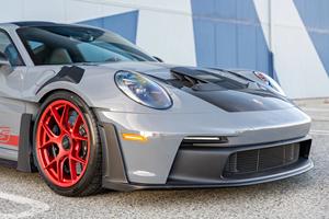 Porsche 911 GT3 RS Weissach 2025, cuidadosamente mantenido, cuenta con un motor de seis cilindros en línea de 4.0L. - Product Image 2