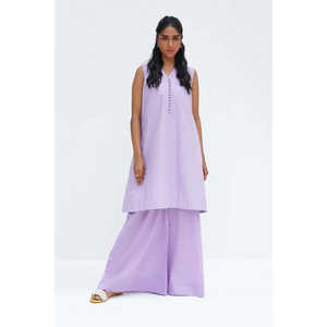 Camisa de crepé con adornos de lurex morado y decoración de botones, y pantalón de pijama Dhaka - Product Image 1