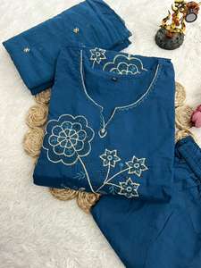 Kurti Tradicional de Algodón de Alta Calidad para Mujer con Pantalón, Dupatta y Bordado para Fiestas de Verano, Hecho en India - Product Image 2