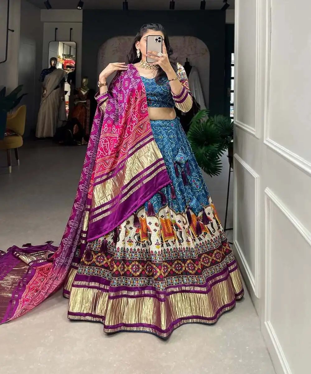 להנגה צ'ולי מגמתיות: סט Lehenga Choli לבוש למסיבות וינטג' עם עיצוב חד-חלקי מוכן ללבישה.