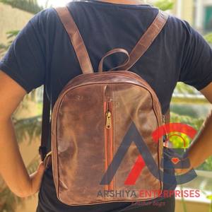 Sac à dos personnalisé en cuir véritable pleine fleur fait à la main Sac à dos vintage personnalisé en cuir de vachette de haute qualité pour ordinateur portable - Product Image 1