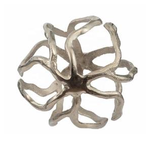 Acento de objeto de mesa mínimo con acabado plateado estilo cadena para exhibición de escritorio de oficina en casa y uso diario funcional con estilo - Product Image 3