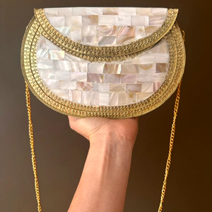 Bolso de mano hecho a mano para mujer original de nácar de lujo con decoración de trabajo de metal para bodas y ocasiones especiales - Product Image 1