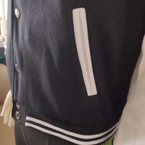 Veste universitaire Vintage broderie personnalisée Style collège Baseball Bomber manteau cuir manches esprit d'équipe unisexe mode vêtements d'extérieur - Product Image 4