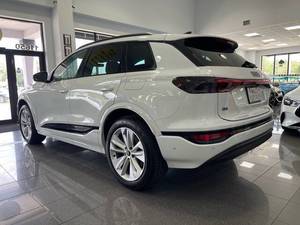 Audi Q6 e-tron Premium 4 portes SUV 2025 – Voitures d'occasion abordables à vendre - Product Image 2