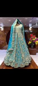 Haute qualité fait à la main Lehenga Choli pour les femmes brodé filet de soie Style pakistanais robe fêtes de mariage Techniques d'impression à la main - Product Image 2