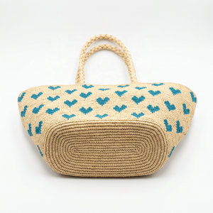 Bolso de Hombro de Rafia Hecho a Mano con Patrón de Corazones, Bolso Tote de Paja con Parte Superior Abierta y Dos Asas, Bolso de Verano para Mujer - Product Image 5