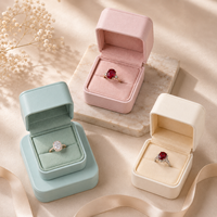 Boîte de présentation carrée MISEN de qualité supérieure, intérieur en daim doux, fermeture à couvercle, style personnalisé pour l'emballage de bijoux de marque en vente au détail
