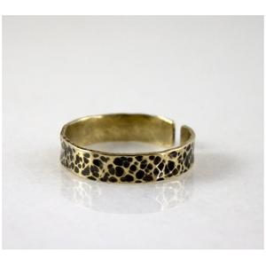 2027 Arizona Christian Jewelry Design Twist solide demi-rond en laiton avec pierre pour les femmes martelé texturé anneau - Product Image 6