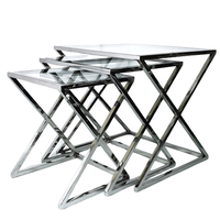 Tables basses gigognes modernes extensibles en acier inoxydable avec plateau en verre à revêtement PVD doré, tailles et finitions personnalisées