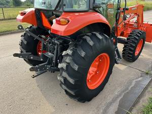 Tractor de Ruedas con Motor de 24 HP BX-23S con Bomba de Motor y Accesorios de Cortadora de Césped, Retroexcavadora y Cargador Frontal - Product Image 4