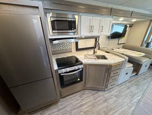 รถบ้านรุ่นใหม่ล่าสุดปี 2026 สำหรับนักเดินทาง รุ่น B30 Holiday Ramblar พร้อมพื้นที่นอนขนาดคิงไซส์และภายในหรูหราขนาดใหญ่ - Product Image 4