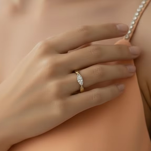 แหวนแฟชั่นสองสีทรงมาร์ควิสประดับเพชรแท้และทอง 14K สำหรับผู้หญิง - Product Image 5