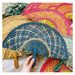 Abanico de Paja de Mar, Abanico Tejido Artesanal de Paja de Mar para Regalos de Eventos, Recuerdos de Fiesta y Uso Refrescante, Hecho en Vietnam - Product Image 1