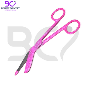 กรรไกรตัดผ้าพันแผลสำหรับผ่าตัดสำหรับพยาบาลพิมพ์โลโก้สีชมพูงานทำมือพร้อมบริการ OEM ทำจากสแตนเลส - Product Image 4