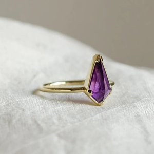 Anillos de Plata de Ley 925 con Baño de Oro y Piedra de Amatista Tallada en Forma de Cometa, Estilo Clásico Minimalista con Engaste de Puntas, para Mujer, para Bodas, Aniversarios y Fiestas - Product Image 6