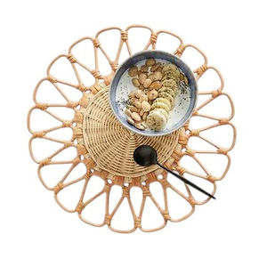 Ensemble d'assiettes de présentation élégantes, faites à la main, de couleur naturelle, napperons en rotin tissé blanchi à la chaux, cadeau personnalisé écologique - Product Image 3