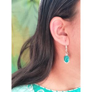 Boucles d'oreilles pendantes en pierres précieuses vertes faites à la main avec fil d'argent Design bijoux de mode légers pour femmes et filles - Product Image 2