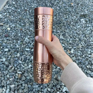 Bouteille et pichet en cuivre très demandés fabriqués par l'Inde avec une bouteille d'eau en cuivre pur en métal de haute qualité - Product Image 1