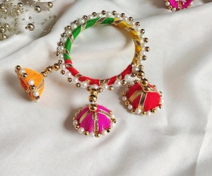 Hilo de seda indio, brazalete de boda, regalos de invitados de dama de honor para Navidad, Halloween, Pascua, brazaletes con borlas para ella/Niñas para - Product Image 2