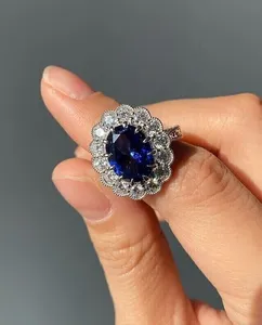 แหวนค็อกเทลสไตล์โบฮีเมียนสำหรับผู้หญิง ชุบแพลตตินัม เงินแท้ 925 ประดับด้วยมอยส์ซาไนต์ทรงรี เหมาะสำหรับเป็นของขวัญงานแต่งงานและวันครบรอบ - Product Image 1