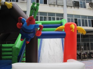 Tobogán Inflable de Tela Recubierta de PVC de Uso Universal - Product Image 4