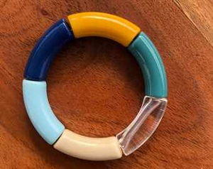 Optimal Colour Customization High Quality Transparent Resin Acrylic Fashion Bangle Best Selling Customizable Colour Design - Product Image 3
