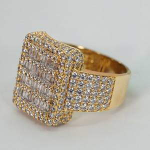 Bague hip-hop pour homme en or jaune 14 carats avec diamants, pour sublimer leur look, clarté VVS. - Product Image 3