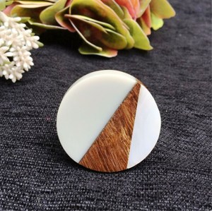 Poignée de porte en résine et bois artisanale, couleur, forme et taille personnalisées, fabriquée en Inde - Product Image 1