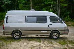LISTO PARA CONDUCIR - USADO, VOLANTE A LA IZQUIERDA |   CONDUCCIÓN DERECHA |   Toyota Hiace Super GL 4WD Camper de 1995 - Product Image 2