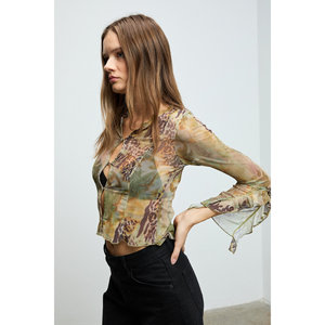 GRIMELANGE ZAVINE Blusa con volantes y cierre Agraf de tela de malla elástica estampada y de textura suave para mujer - Product Image 5