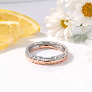 แหวนแต่งงานเพชรแบบสองสี Jeulia Je T'aime ประดับเพชรสำหรับผู้หญิง - Product Image 4