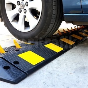 Pare-vitesse en plastique de 6,5 mètres avec base en caoutchouc pour parking et utilisation routière - Product Image 6